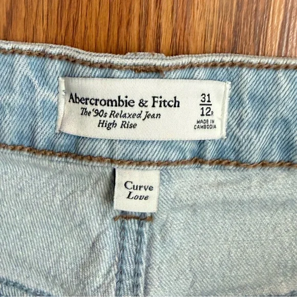Abercrombie & Fitch 90s Curve Love Relaxed Straight Leg Jeans - Picture 6 of 7